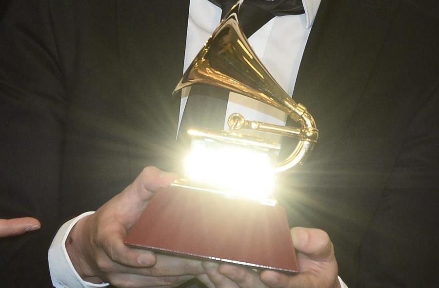 Entrega de los premios Grammy se pospone por aumento de casos de coronavirus