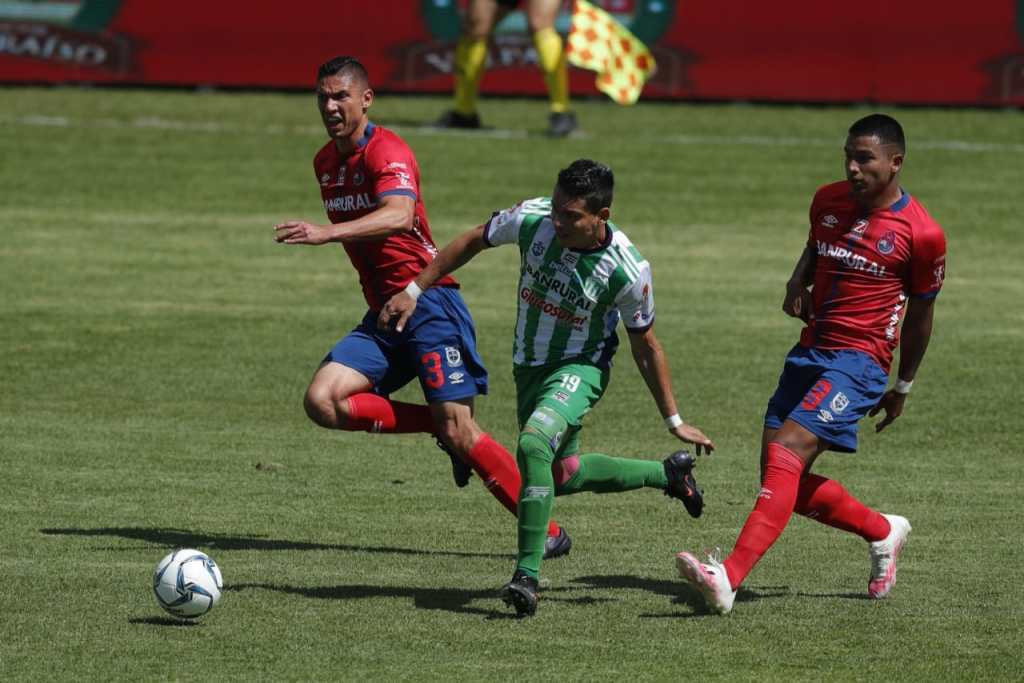 Antigua GFC y Rojos del Municipal empatan en la semifinal de ida del ...