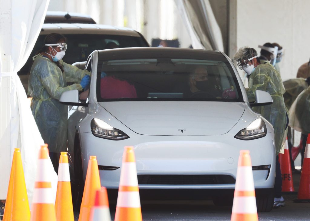 “Es una locura”: Vacuna gratuita contra el coronavirus en Florida atrae la atención de turistas de otros países
