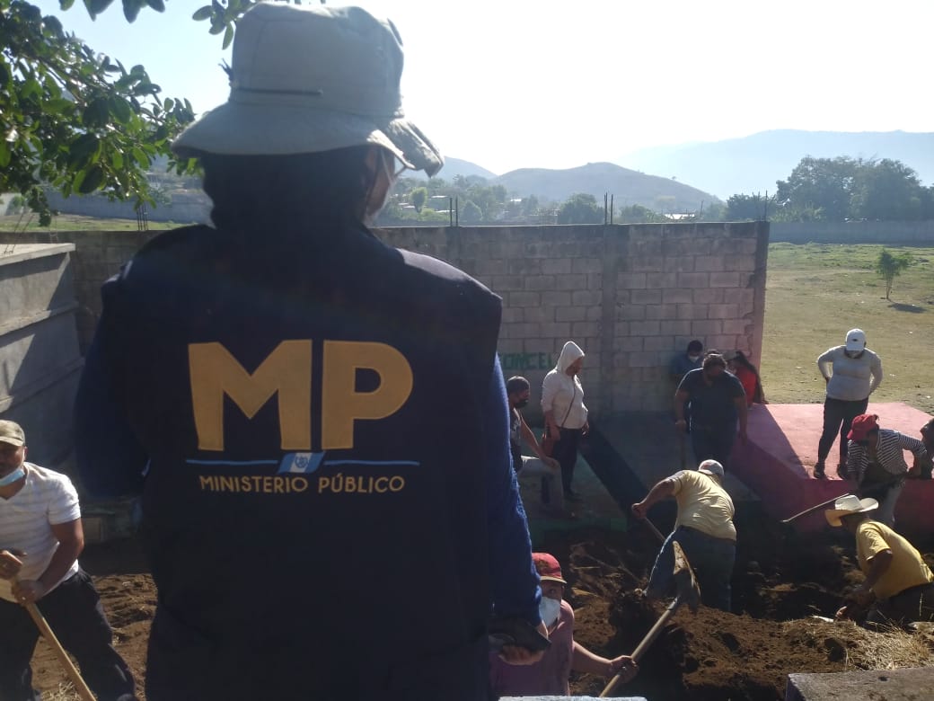 Buscan el cuerpo de Cristina Siekavizza en el cementerio de Cuilapa