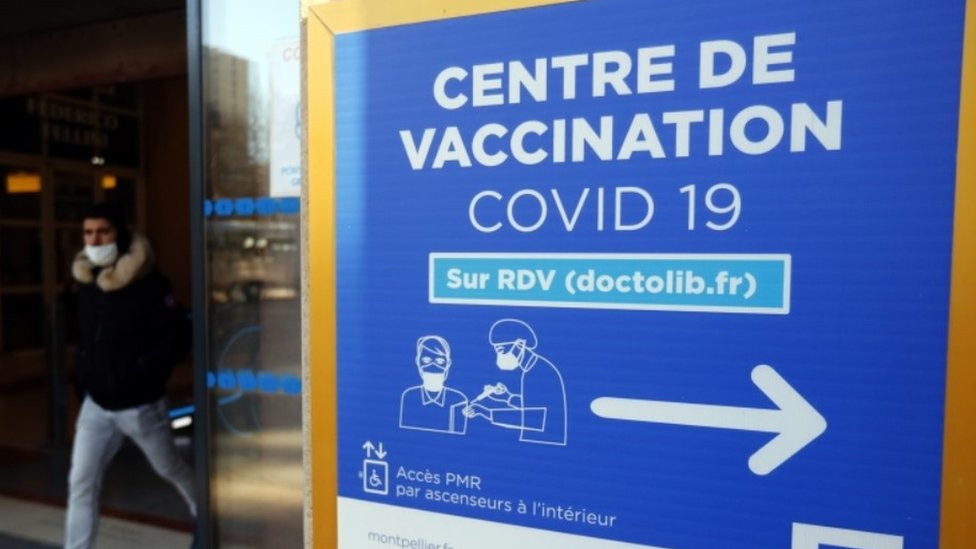 Vacuna del coronavirus: por qué varios países europeos están recomendando el uso de la de AstraZeneca solo para menores de 65 años