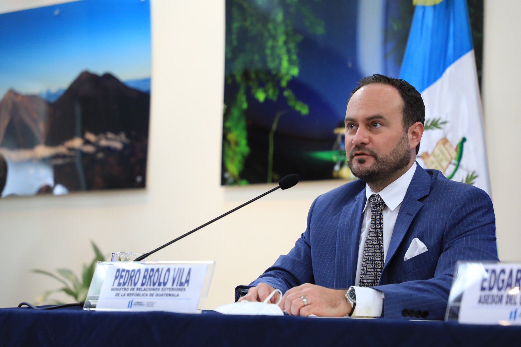 Apostilla electrónica, el nuevo servicio del Minex que beneficia a guatemaltecos en el extranjero