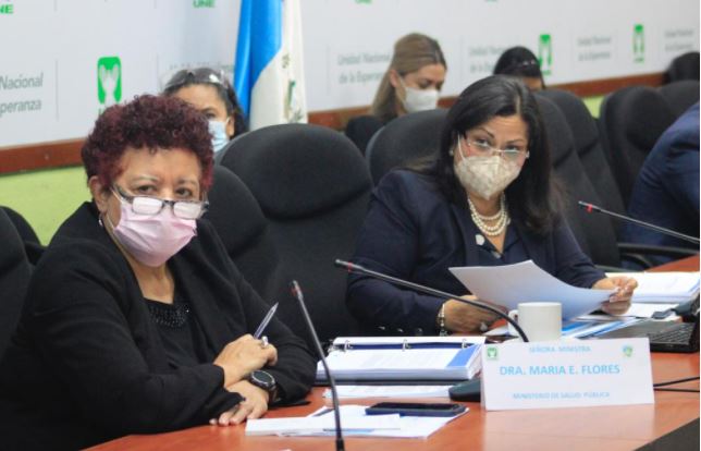 Ministra de Salud desconoce sobre cuánto tiempo después se deberá poner la segunda dosis y aún no hay fecha de ingreso de vacuna