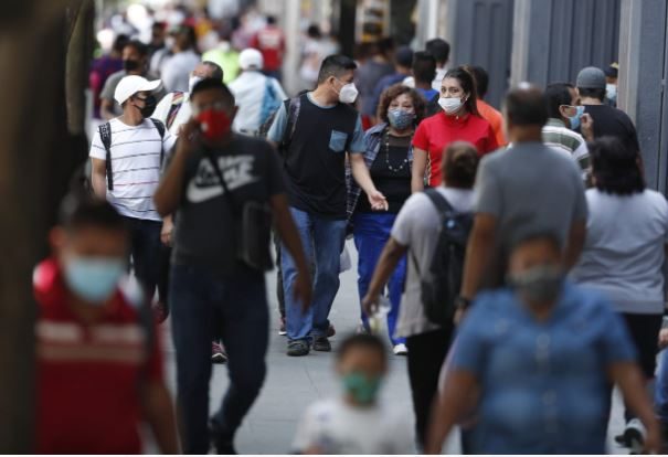 “Es por descuido”: Salud advierte sobre repunte de casos de coronavirus (y falta el impacto de Semana Santa)