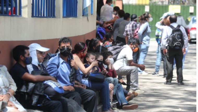 Salud reporta que en las últimas horas se diagnosticaron 667 contagios de covid-19 y el total acumulado supera los 160 mil casos