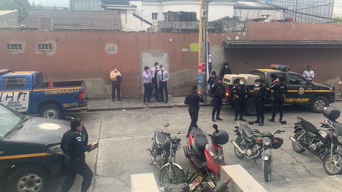 Evacúan el Centro de Justicia Civil de la zona 9 por amenaza de bomba