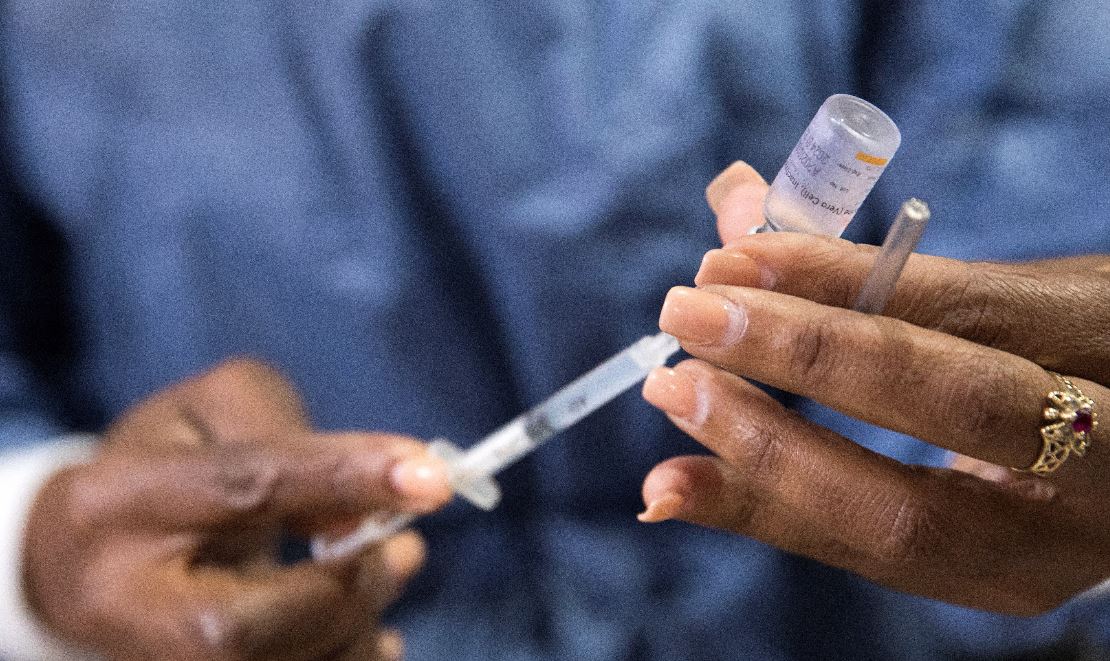 Entérese cómo funciona la vacuna que India donará a Guatemala para inmunizar a personal de salud
