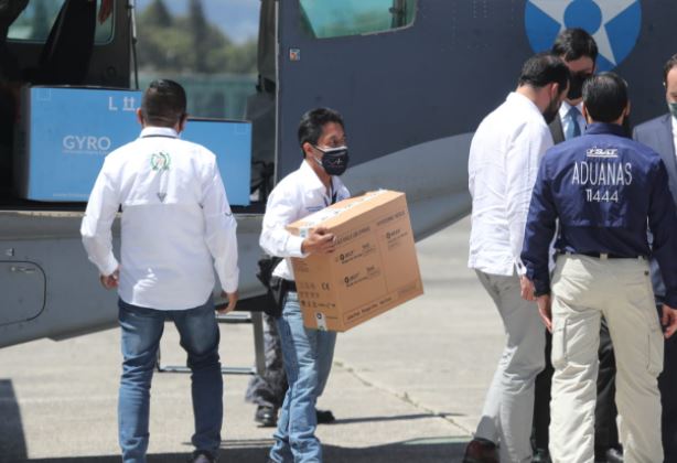 En imágenes: Así fue la llegada a Guatemala del lote de vacunas contra el covid-19 donado por Israel