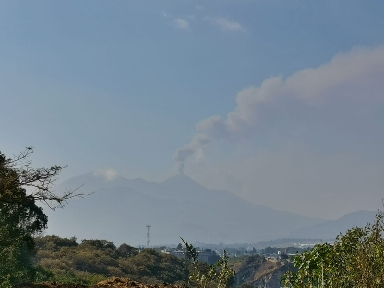 Volcán de Pacaya mantiene incremento de actividad y el Insivumeh recomienda implementar alertas
