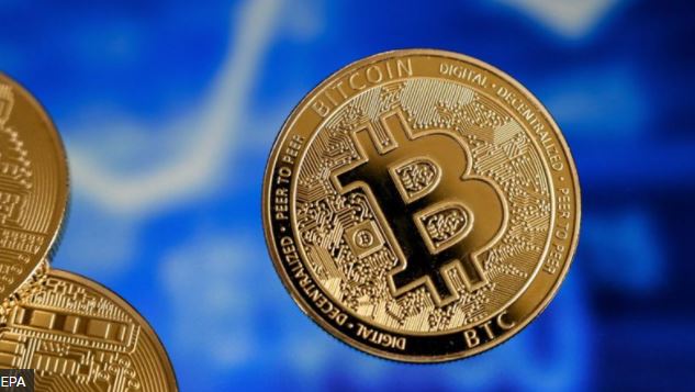 Cómo el descomunal gasto de energía del bitcoin puede hacer explotar la “burbuja” de las criptomonedas