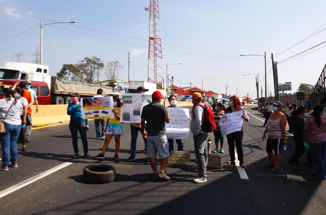 Exigen el cierre del vertedero de Amsa: Vecinos bloquean km 22.5 ruta al Pacífico