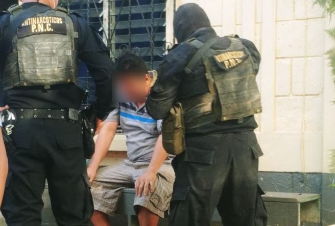 Cinco agentes de la PNC y seis civiles son detenidos sindicados de integrar una banda “coyotes”