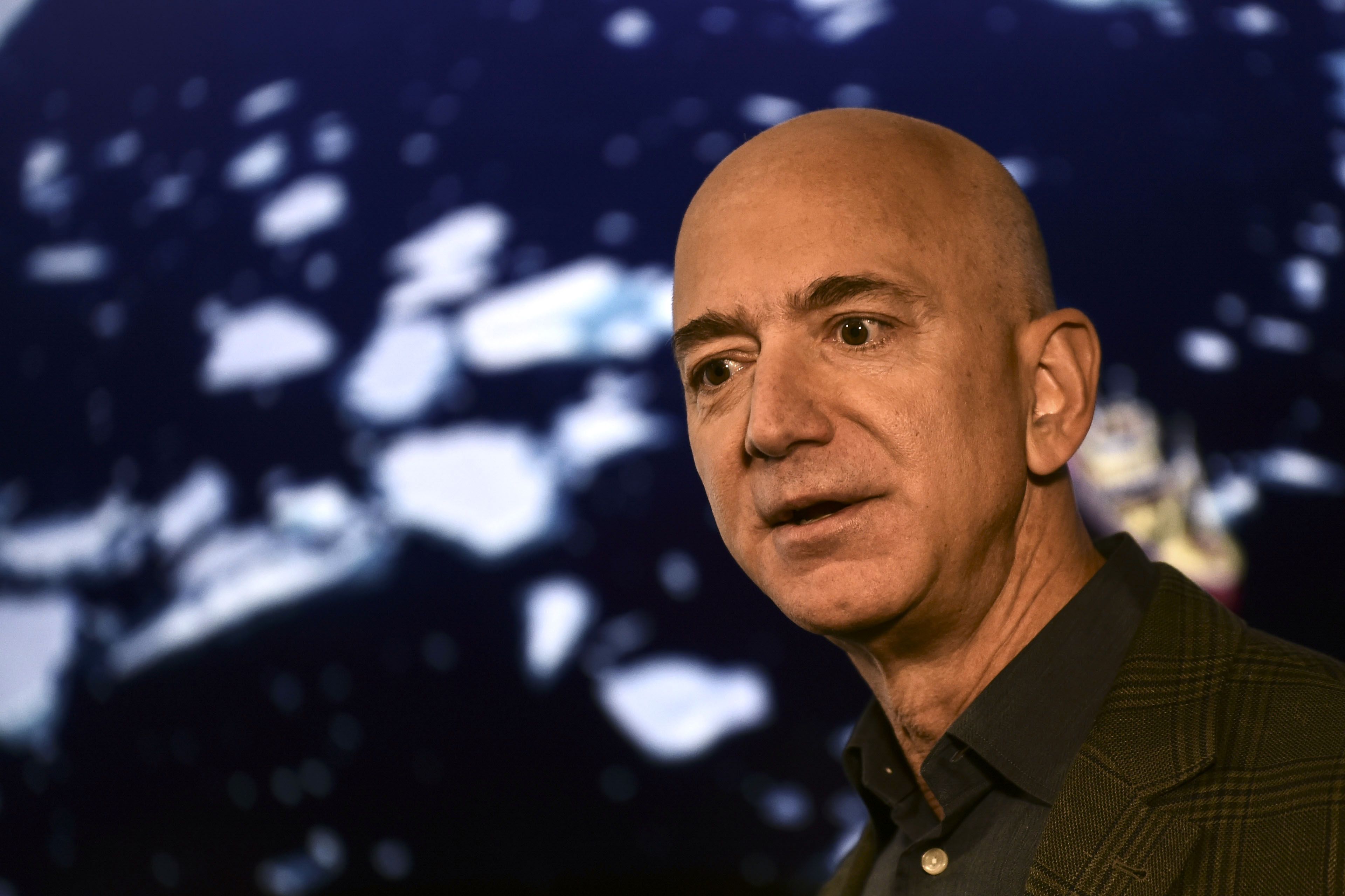 Jeff Bezos dejará de ser consejero delegado de Amazon y lo sustituirá Andy Jassy
