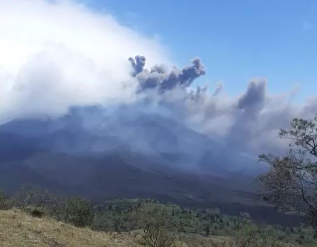 Videos: Reportan fuerte explosión del volcán de Pacaya y Conred se moviliza al área