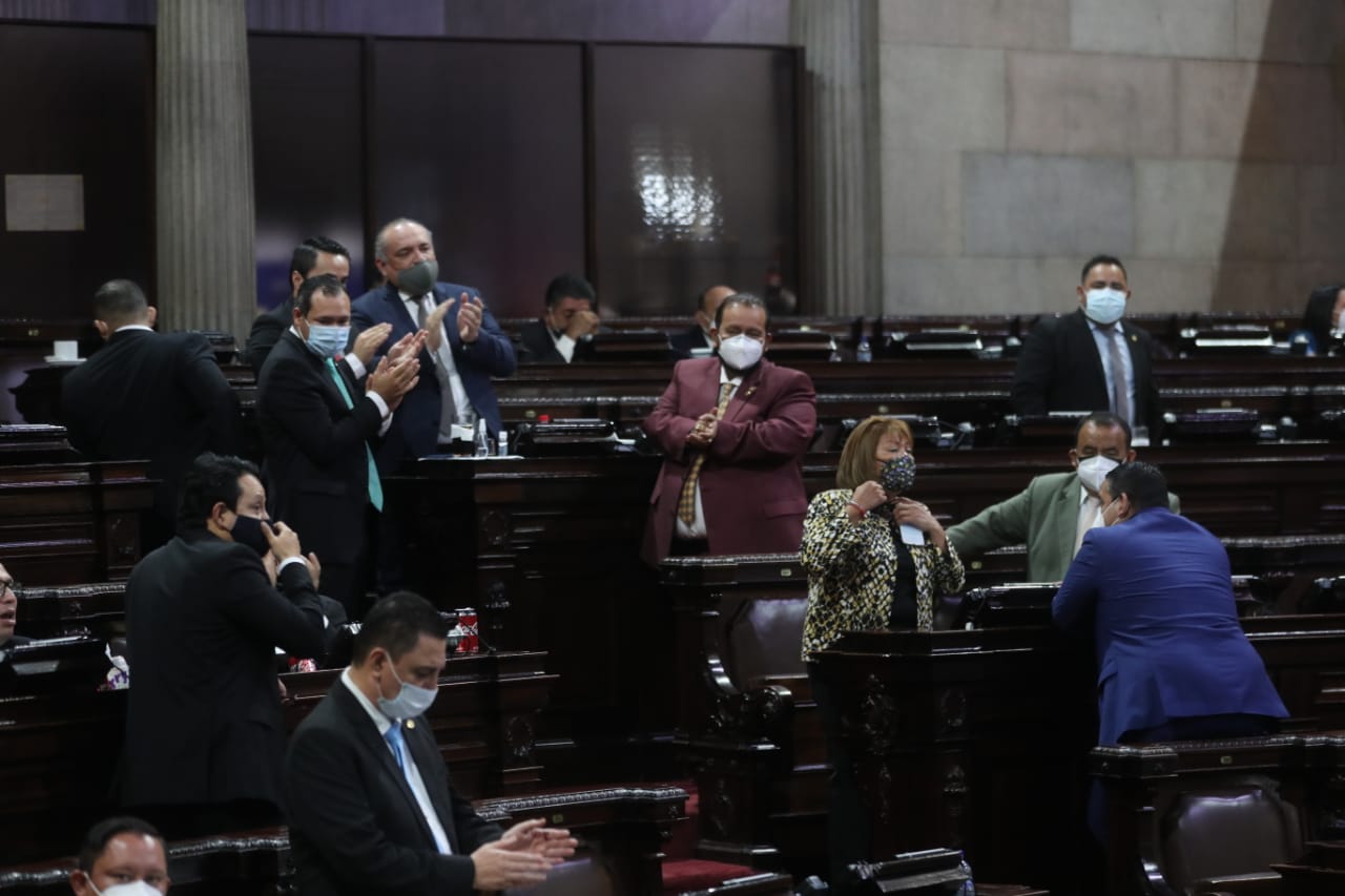 Dina Ochoa es reelegida magistrada de la CC, esta vez por el Congreso