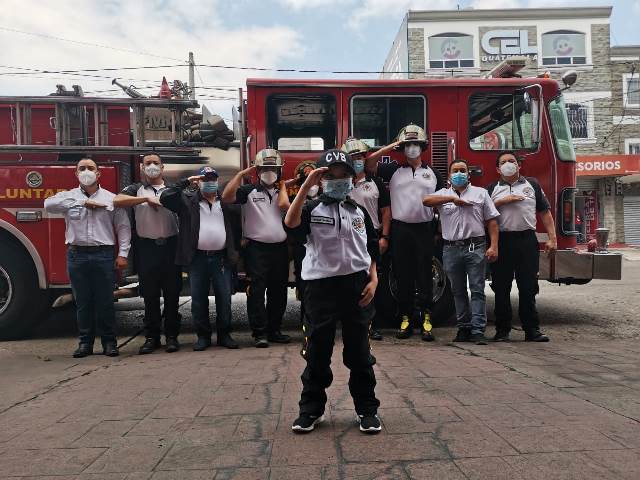 Fotos: Edgar García cumple su sueño de ser bombero