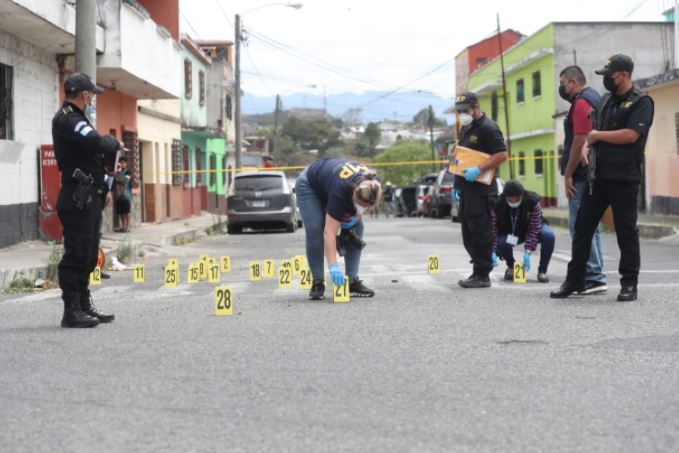 Quiénes eran los tripulantes del auto que fueron acribillados en la zona 6 donde se localizaron unos 28 casquillos