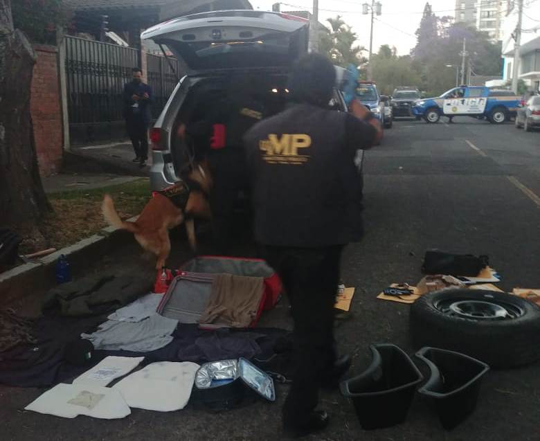 Capturan a dos hombres e incautan Q446 mil 100 en zona 13