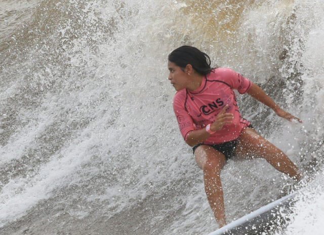 Katherine Díaz: Rayo mata a surfista salvadoreña mientras entrenaba