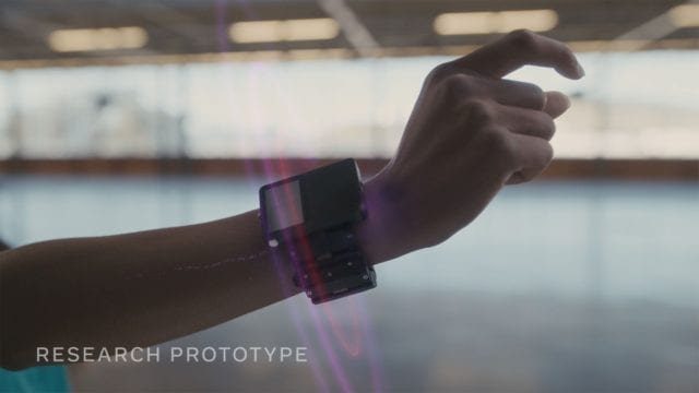 Olvídate del mouse y del teclado, el control del futuro son tus muñecas