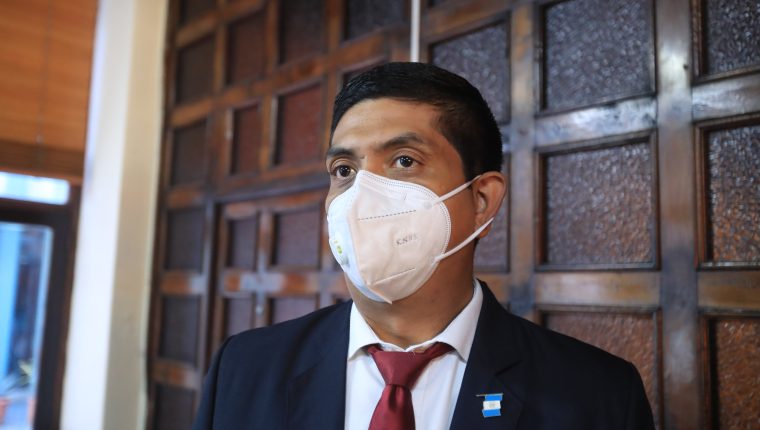 Mynor Moto solicita licencia por tiempo indefinido y Feci señala que ya no es juez