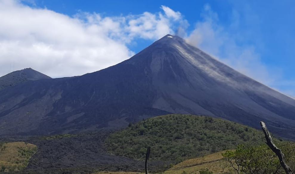 Volcán de Pacaya lanza ceniza en comunidades y así están los otros volcanes activos de Guatemala