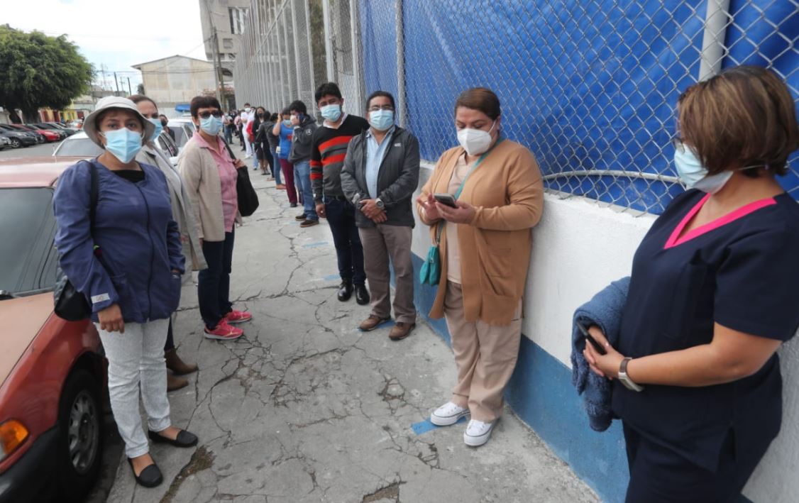 “Dónde están nuestras vacunas”: Trabajadores del Hospital Federico Mora piden que los incluyan en vacunación contra el coronavirus