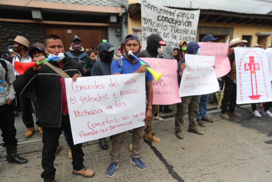Empieza el primero de tres días de protestas en la capital contra el proceso de elección de magistrados de la CC
