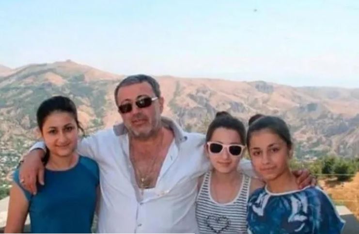 Tres hermanas rusas que mataron a martillazos a su padre, porque abusaba de ellas, logran que se le juzgue póstumamente