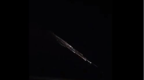En imágenes: las extrañas luces en el cielo que provocaron pánico en Estados Unidos (y qué tiene que ver Elon Musk con ello)