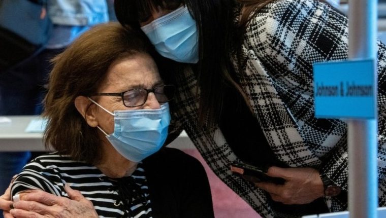 Vacuna contra el coronavirus: 5 claves de la acelerada carrera por vacunar a toda la población en Estados Unidos