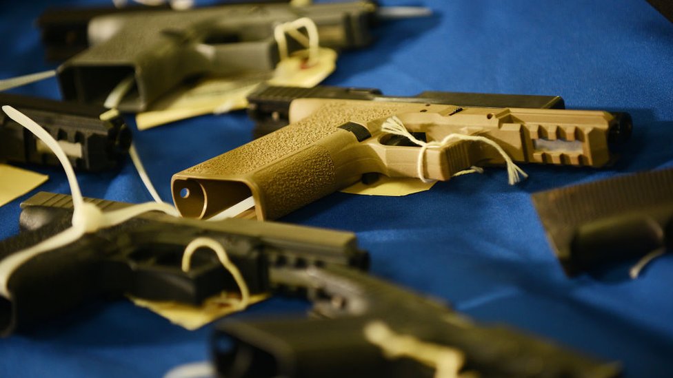 Qué son las “armas fantasmas” y qué papel tienen en la actual “epidemia de violencia” en EE.UU.