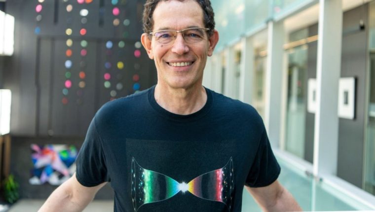 “El universo es la cosa más simple del universo”: Neil Turok, el físico que desafía la teoría del Big Bang