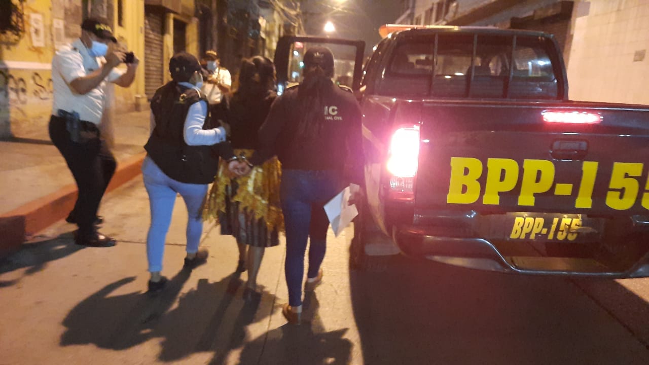 Policía captura a madre de uno de los supuestos asaltantes de diputado en el Centro Histórico