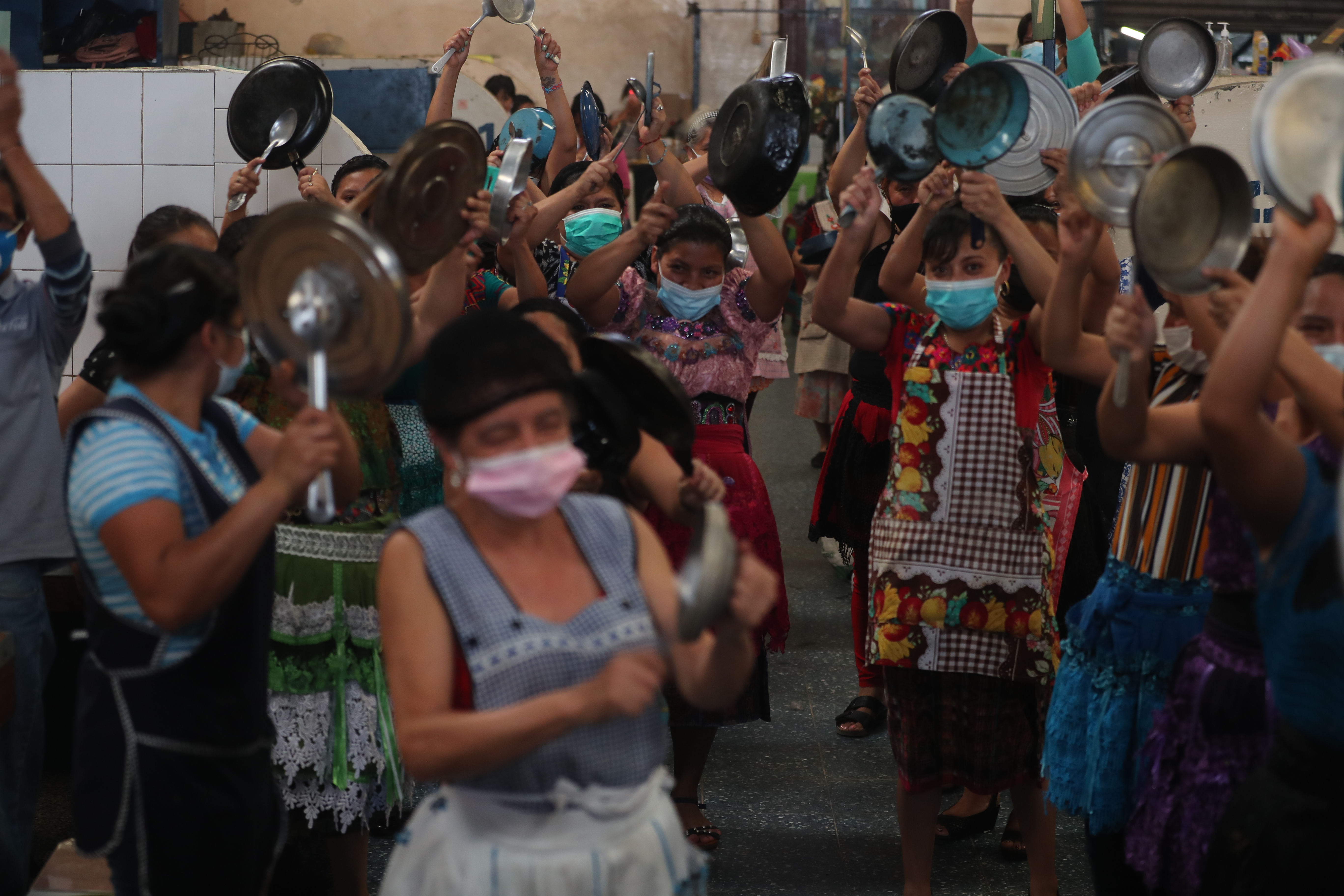 Video: Cocineras de La Placita se unen a cacerolazo y piden volver a servir alimentos en comedores