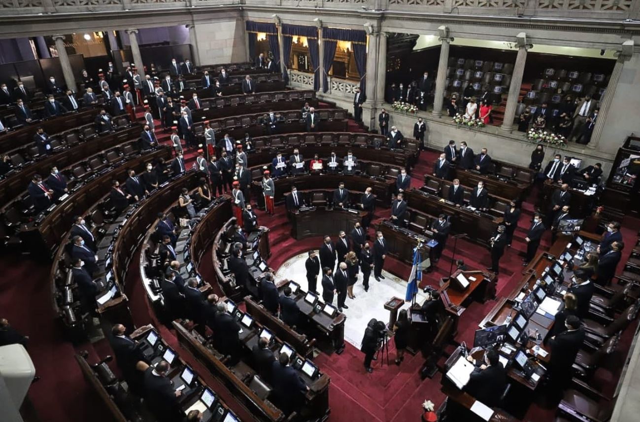El Congreso juramentó a los magistrados que integrarán la nueva CC; sin embargo, está quedó incompleta. (Foto: Congreso)