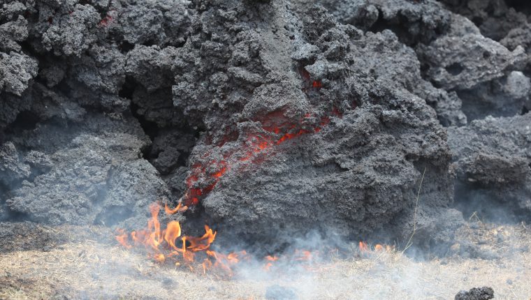 “El fuego nos amenaza”: pobladores de El Patrocinio y El Rodeo aún carecen de plan de evacuación ante flujos del Volcán de Pacaya