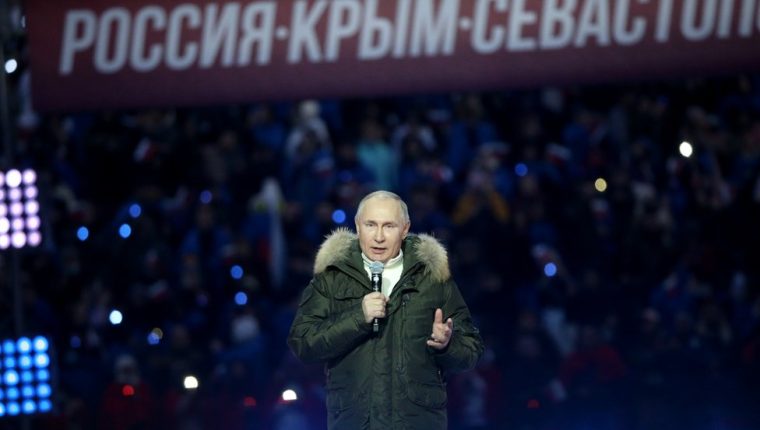 Por qué Putin pretende más asustar a Occidente que invadir Ucrania