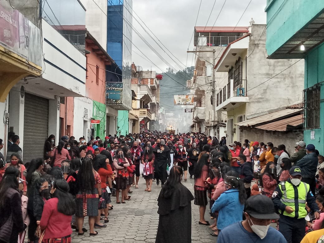 Feligreses efectúan procesión en Quiché sin permiso de la Iglesia y en pleno aumento de casos de coronavirus