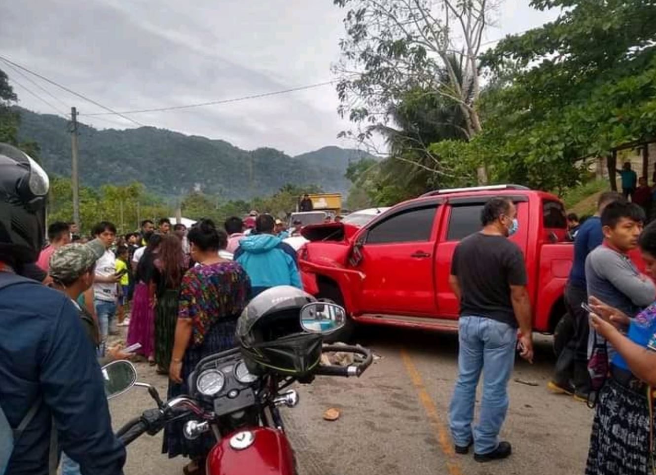 Dos choques en rutas de Alta Verapaz dejan un muerto y 12 personas ...