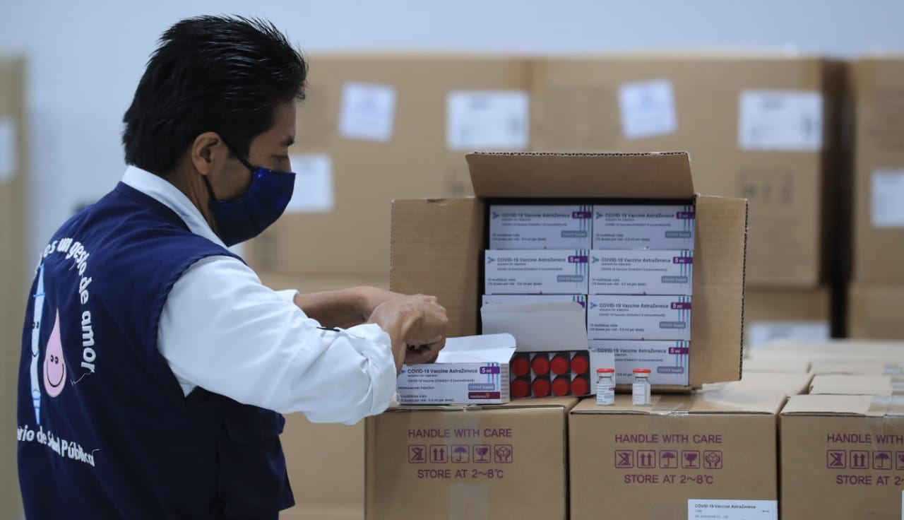 Fase 2 de vacunación comenzará con dosis de AstraZeneca, Salud desconoce cantidad de citados