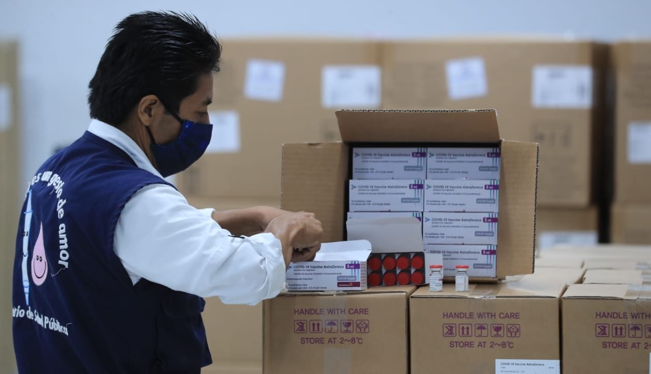 Fase 2 de vacunación comenzará con dosis de AstraZeneca, Salud desconoce cantidad de citados