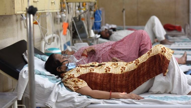 Coronavirus: India supera los 300.000 casos diarios de covid-19 y establece nuevo récord global mientras el oxígeno escasea
