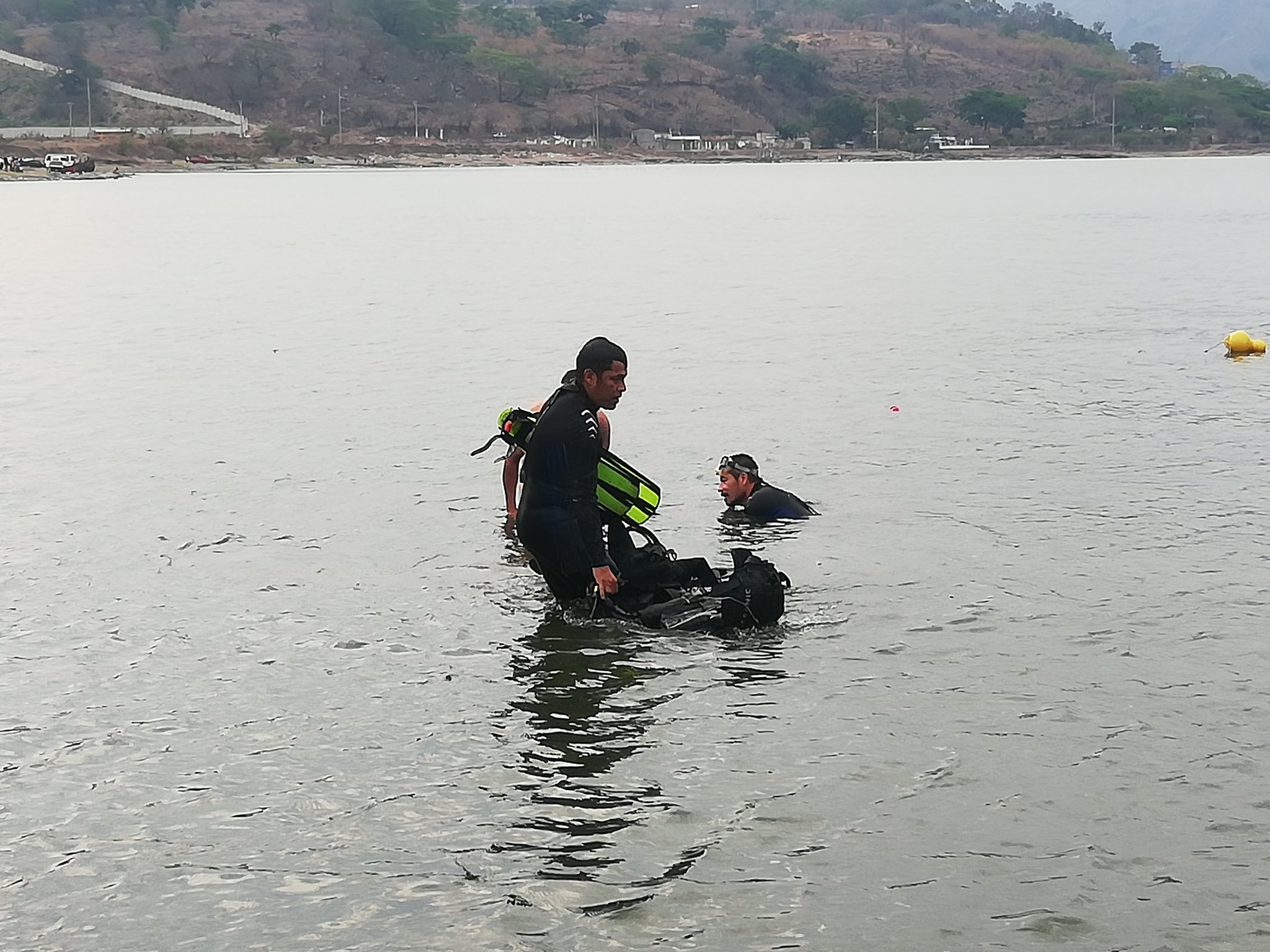 Rescatan cuerpo de adolescente que se ahogó en el Lago de Amatitlán