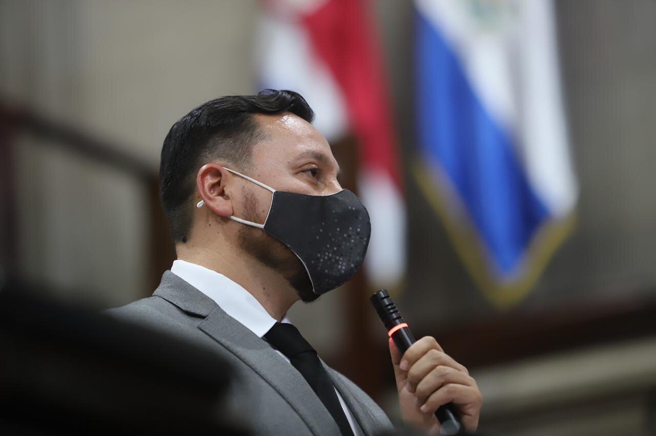 Presentaron evidencias contra Gendri Reyes en su interpelación en el Congreso.