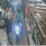 El momento en que un comerciante ultima a un presunto delincuente durante asalto