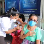 Los adultos de 50 a 59 años ya pueden vacunarse contra el covid-19 en Guatemala