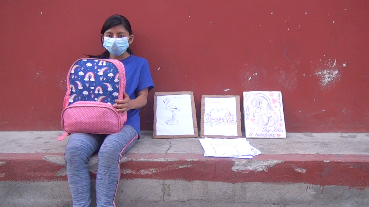 Nancy Paola Chile elabora y vende dibujos para comprar medicinas por una enfermedad en los riñones