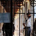 Arrestan a sacerdote tras ataque con ácido contra obispos en Atenas