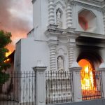 Videos: Iglesia católica de Camotán se incendia por un rayo